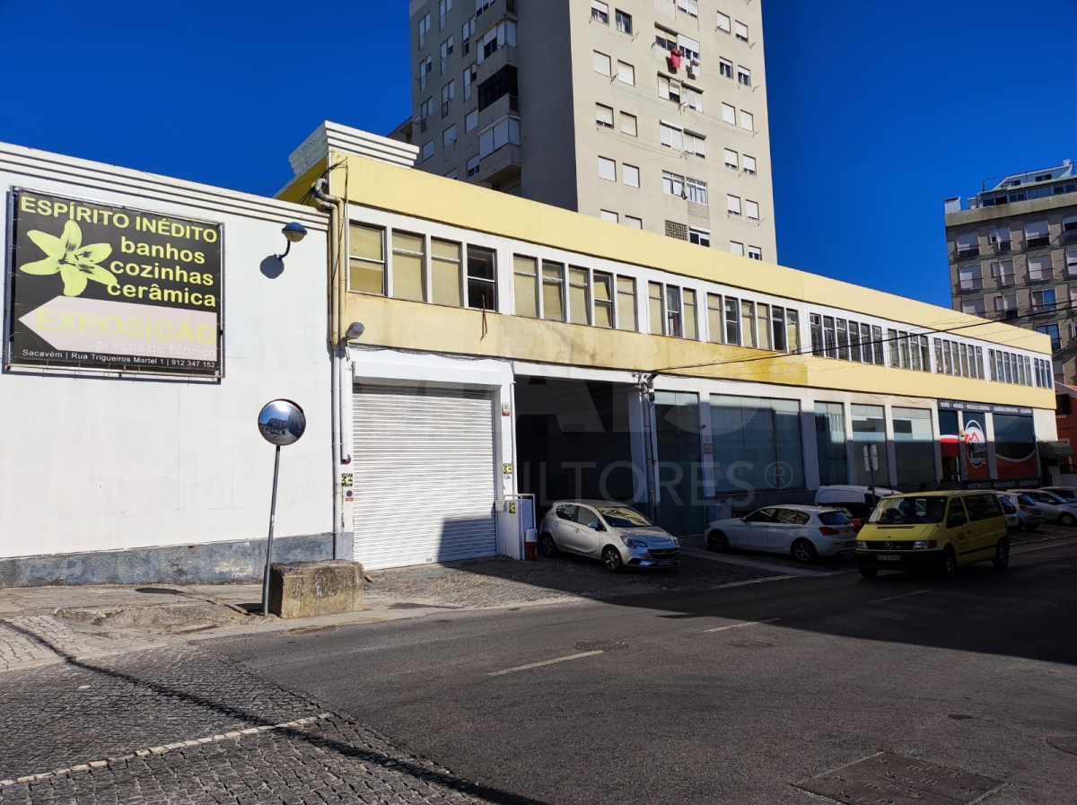 Warehouse 1075 m2 center of Sacavém